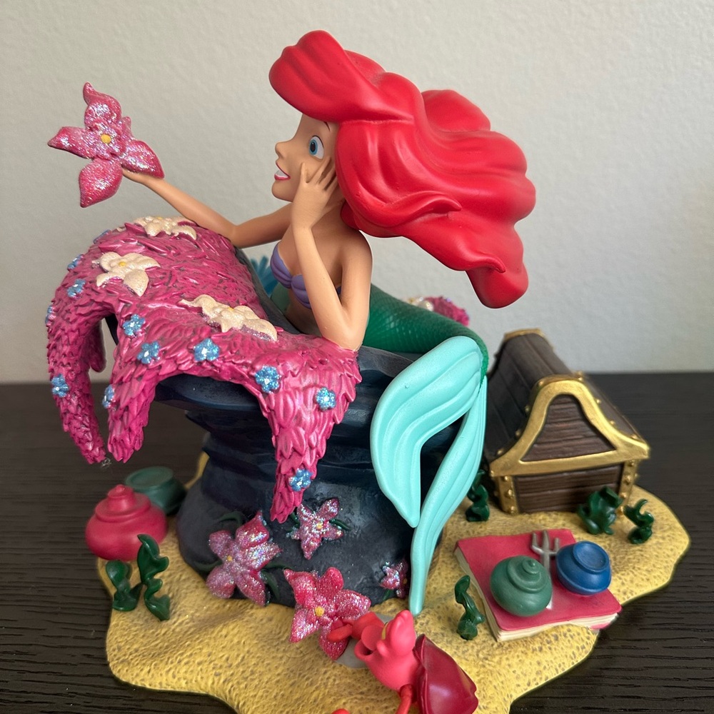 DISNEY PARKS ARIEL AND FRIENDS RESIN FIGURINE STATUE - Picture 2 of 8
